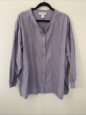 🎉 BOGO Silhouettes 100% Cotton Lavender Chambray Button Shirt 🎉
